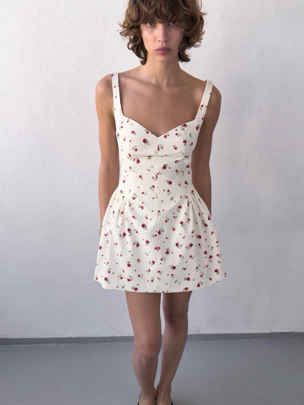 Zara Sleeveless Cream Floral Sundress with Sweetheart Neckline